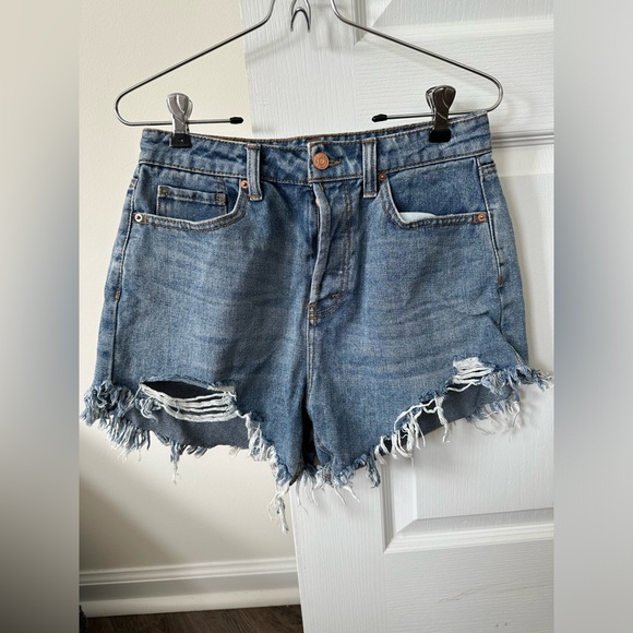 wild fable Pants - Wild Fable Distressed High Rise Denim Shorts - Size 2